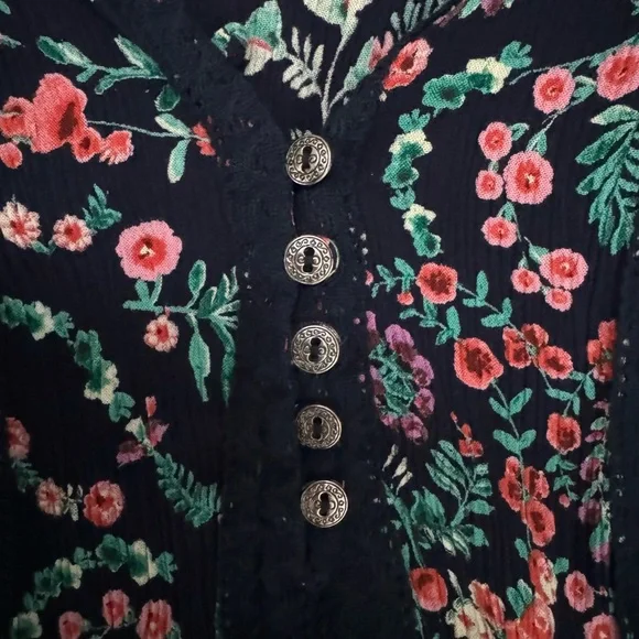 Bila Floral Navy Blue Lace Sleeveless Top Size M - Picture 8 of 11